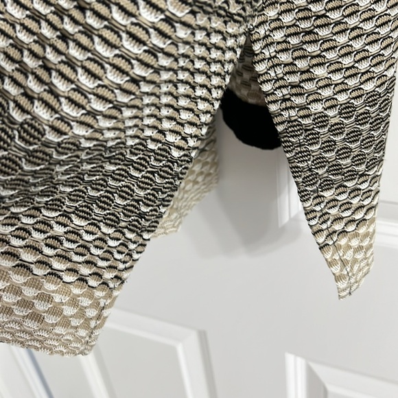 Ming Wang Women's Ombre long Blazer  - Black and Beige - Picture 5 of 9